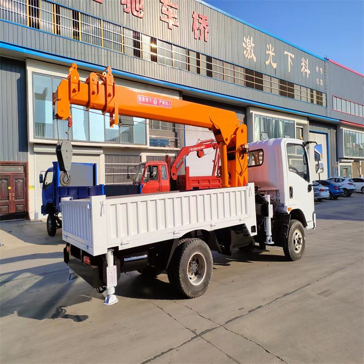 临漳县三轮随车吊定制 农用改装机自备吊中瑞长期出售